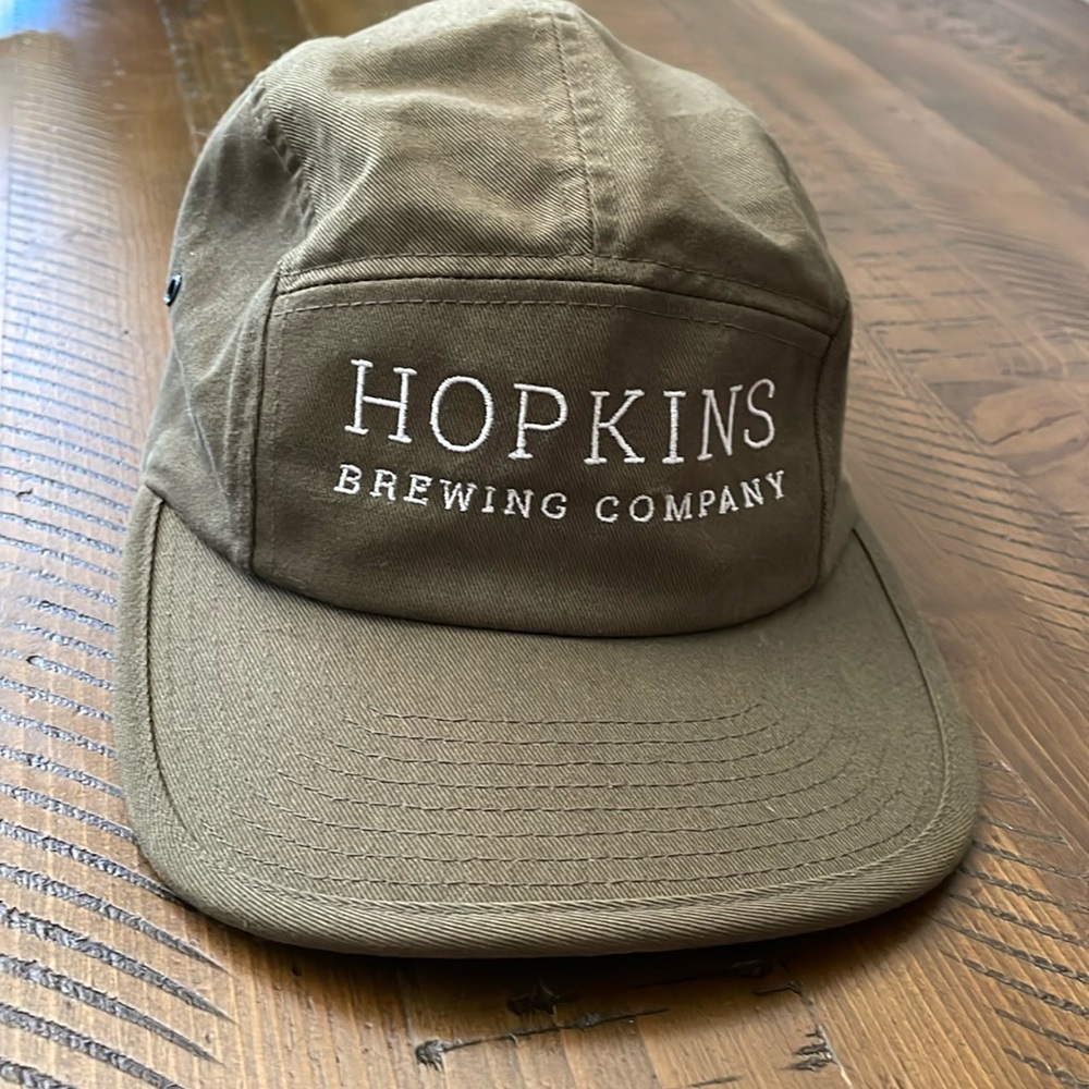 Flat brim, 5 panel hat in olive green. Unisex